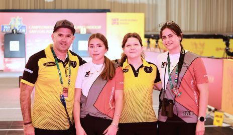 Héctor Pardo, Sofía Benavente, Larissa Gimmler y Ana Benavente.