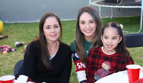  Nora de los Santos y Karen Rodríguez.