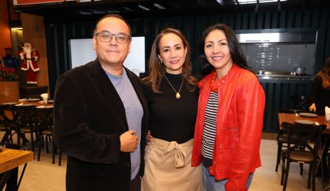  Fernando Morales, Ana Lucía Castillo y Brenda Jiménez.
