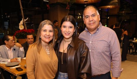  Marcela Chacón, Camila Zamudio y Francisco Zamudio.