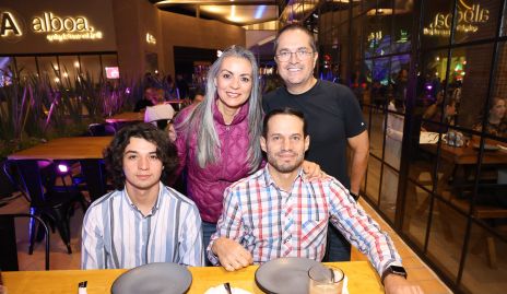  Lorena y Alejandro Pérez con Héctor Madrazo y David Humberto.