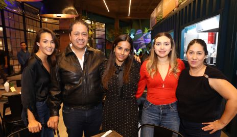  Azucena Ortega, Luis Irurzo, Lily Villalobos, Montse Solis y Paulina Andrade.