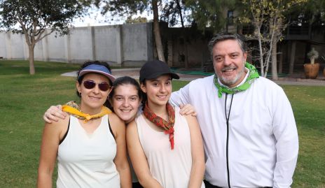  Yolanda Pérez, Sofía, Paula y Héctor Morales.