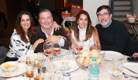  Mónica Galarza y Rodrigo Gómez, Vanessa Galarza y Javier Estéves.
