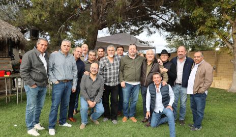  Guillermo Báez Tobías con sus amigos de toda la vida.