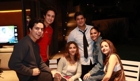  Sebastián Leos, Santiago Chevaile, José Pablo Piñero, Constanza Castanedo, Valeria Delsol y Andrea Barrón.