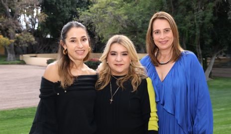 Liz Stevens, Carmenchu y MeritchellGalarza.