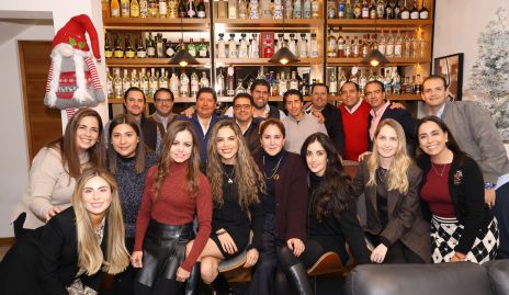  Celebración navideña de amigos.