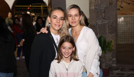  Mónica Torres, María Inés Zamanillo y Marcela Torres.