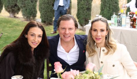  Claudia Fernández, Richard Deshon y María Deshon.