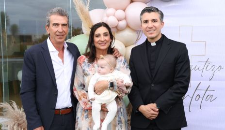 Eduardo Cantú, Blanca Cantú, Carlota Tejeda Cantú y Padre Luis Rebollo.
