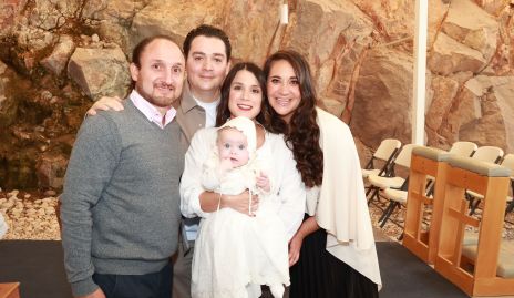  Fernando Rangel, Diego Tejeda, Erika Ríos y Lorena Cantú con Carlota.