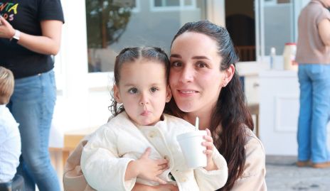  Ximena Castillo con su hija Jimena.