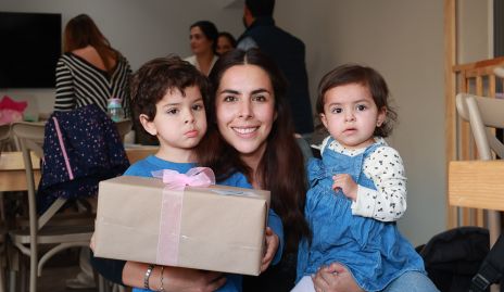  Luca Irurzo, Carol Rivera y Pía Irurzo.