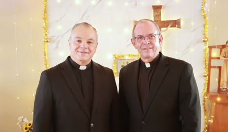  Sacerdotes Óscar Pérez y Gabriel Del Valle.