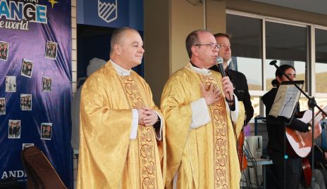  Sacerdotes Óscar Pérez y Gabriel Del Valle.