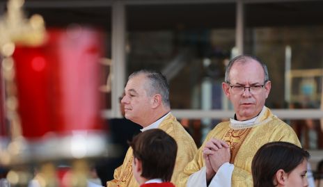  Sacerdotes Óscar Pérez y Gabriel Del Valle.