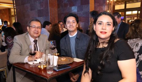  Carlos Vargas, Alejandro Vargas y Jazmín Olvera.