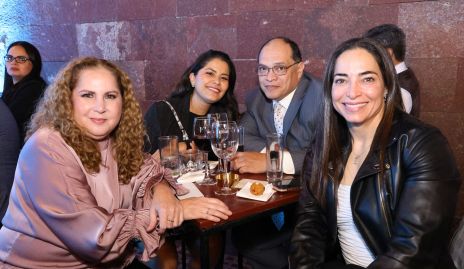  Adriana Olvera, Marisol Orozco, Aldo Medina y Mariana Orozco.