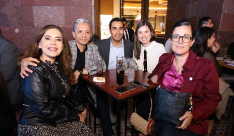  Edith Turrubiartes, César Arroyo, Jaime Palos, Moni Peña y Kenya Ramírez.