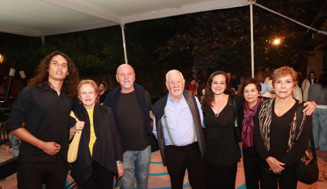  Christian López, Lynette Pizzuto, Enrique Barrios, Guillermo Pizzuto, Rocío Rodríguez, Carmelita González y Guadalupe de la Rosa.