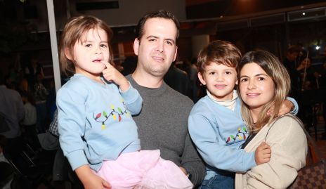  Joaquina Martínez, Eduardo Martínez, Santiago Martínez y Lucía Cabrera.