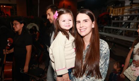  Paola González y Ana Gaby González.