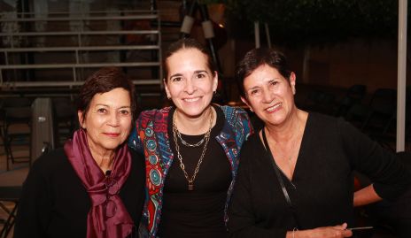  Carmelita González, Cristina Castañares y Laura González.