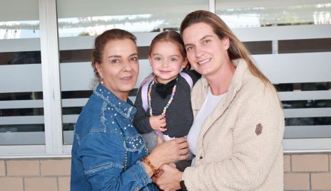  Jani Abud, Mikaela Torres y Liliana Abud.