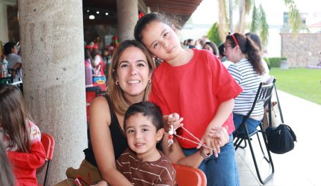  Nuria Rodríguez, Julián Silva y Elena Silva.
