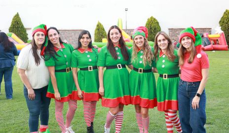  Las mamás disfrazadas de duendes.