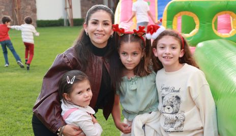  Dulce Aguilar, Marianne Ángeles,  Roberta Castillo, Victoria Humara.