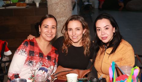  Loreli Copado, Marisol Yañez y Caro Llerenas.