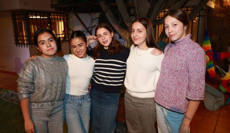  Romina Trujillo, Alejandra Valencia, Dany Flores, Gaby Sarquís y Dani Apezteguía.