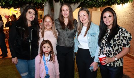  Mamás de las asistentes.