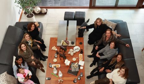  Reunión navideña entre amigas.