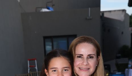  Vale Cortés y Michelle Baeza.