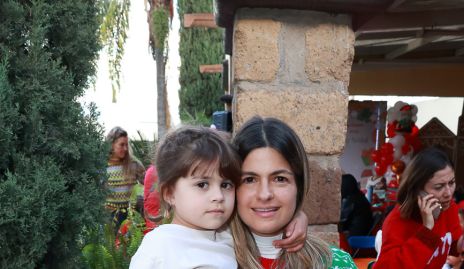  Lucía Cabrera con sus hijos Joaquina y Santiago Martínez.