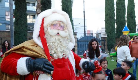  Santa Claus.