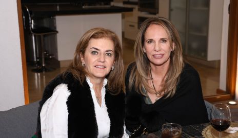  Adriana Carrera y Lupita Pereda.