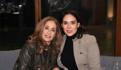  Mónica Gaviño y Maribel Lozano.