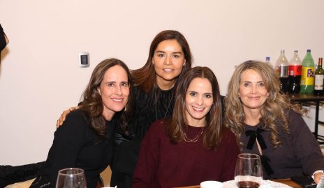  Adriana Pedroza, Lorena Torres, Gloria Medina y Karina Vita.