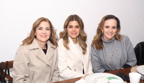  Margarita Sarquis, Yezmin Sarquis y María Elena León.