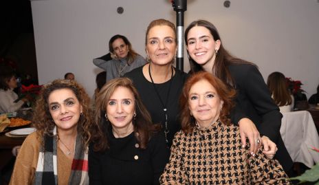  Lizette, Martha, Lilian, María Elena e Irene Abud.