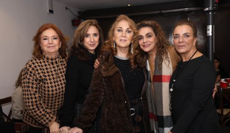  María Elena, Martha, Julieta, Lizeth y Lilian Abud.