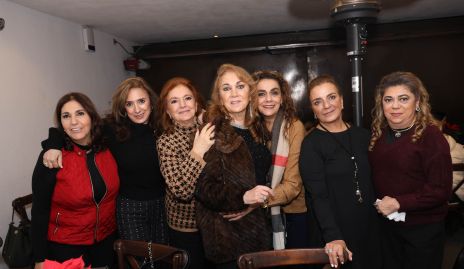  July Mahbub, Martha, María Elena, Julieta, Lizeth, Lilian y Claudia Abud.