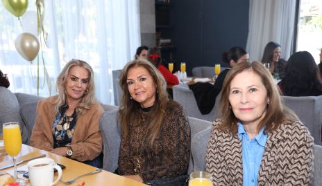 Eugenia Zapata, Graciela María y Miriam Menchaca.