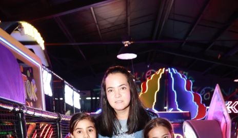  Mariana Meade con sus hijas Annia y Mariel Martínez.