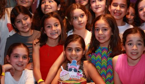  Annia Martínez Meade.