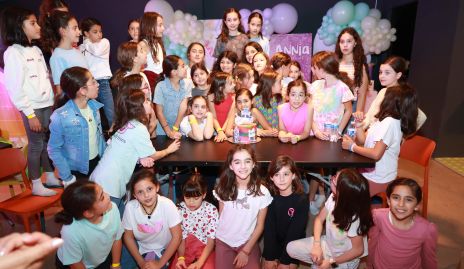  Annia Martínez Meade y sus amigas.